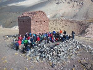 Abrigo onde Darwin pernoitou nos Andes (Max lá no meio) – 4th IPC, Mendoza (2014)