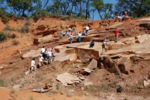 Escalando paleodunas: trabalho de campo de ‘Geologia’ na pedreira do ‘Distrito do Ouro’, Araraquara-SP (2007)