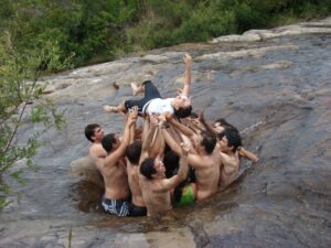 Diverção no buraco: trabalho de campo de ‘Paleontologia’ no Parque Estadual do Guartelá-PR (2007)